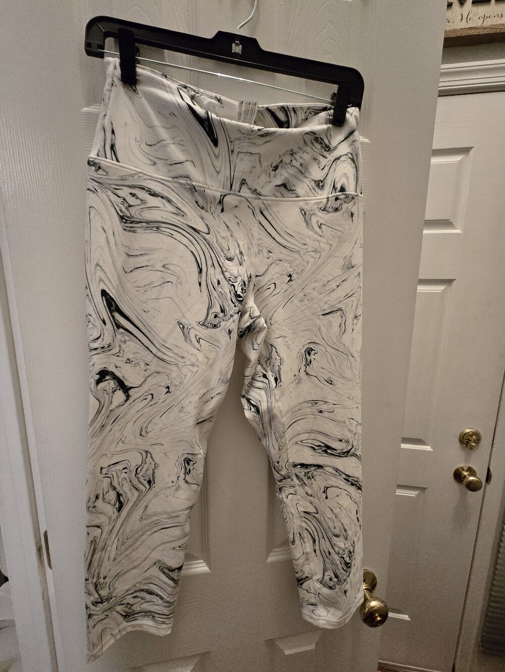 Balance Collection Marble-Swirl Leggings in White & Black
